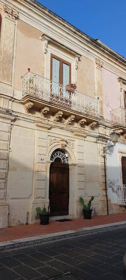 Dom dla 5 osób, z Balkon i Taras oraz Ogród i Widok w Canicattini Bagni