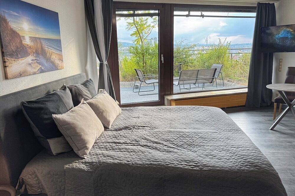 Ganze Wohnung, 2 Zimmer Penthouse Apartment in Pforzheim, Nordschwarzwald