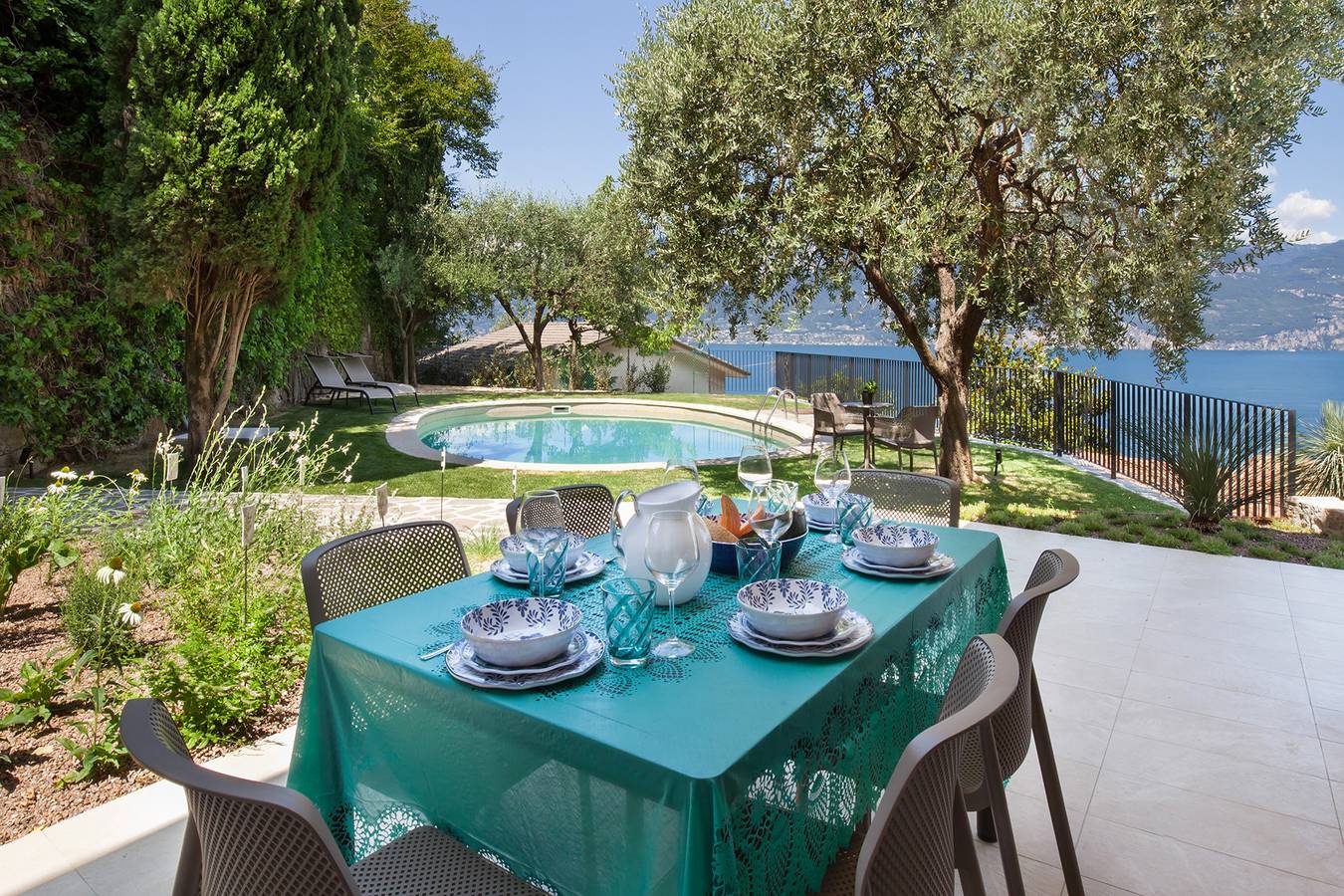 Villa Ama with Private Pool in Brenzone, Gardasee-Berge
