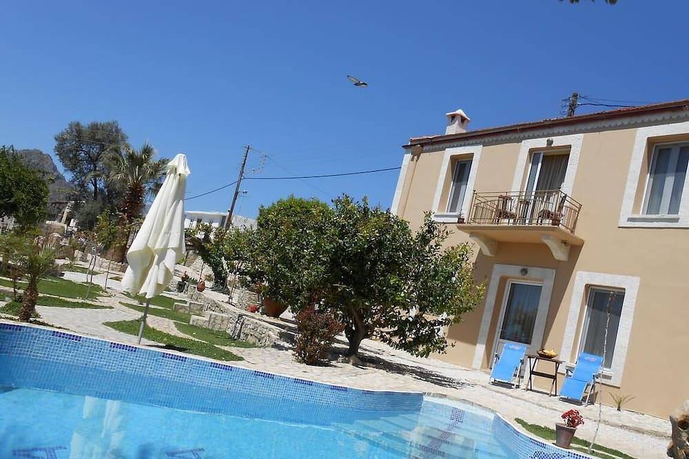 Prive-paradijs met verwarmd zwembad, prachtig uitzicht en grote tuin in Iraklio-Heraklion en omgeving