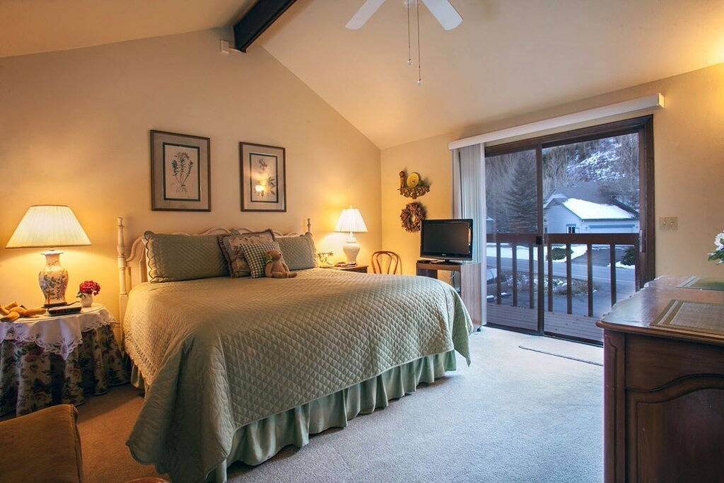 Suchen Sie nach einem Last-Minute-Kurzurlaub? Schau nicht mehr! Einfacher Buszugang zu Vail & Beaver Creek-2 Kingsize-Betten in Eagle-Vail, Beaver Creek