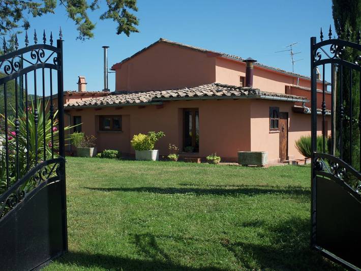 Agriturismo per 4 persone, con Giardino e Piscina a Piancastagnaio