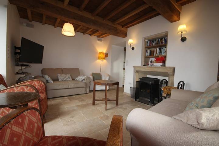 Gîte pour 8 personnes, avec piscine ainsi que terrasse et jardin dans Saône-et-Loire - 2