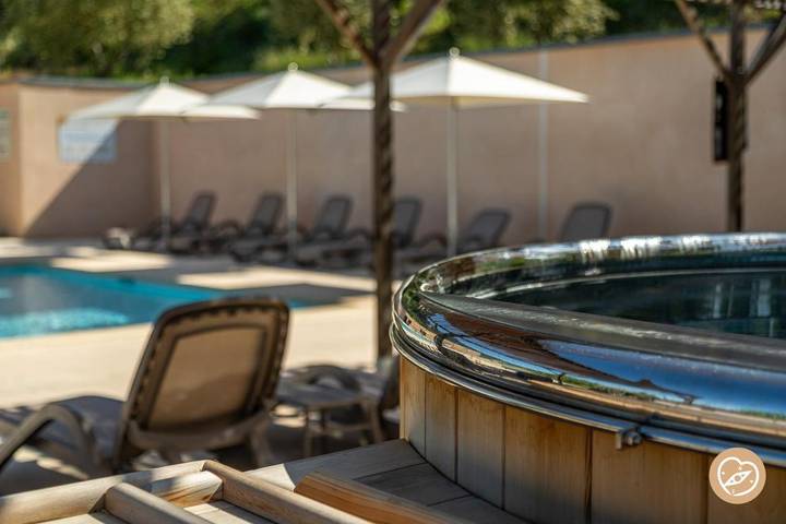Hôtel pour 2 personnes, avec piscine et terrasse ainsi que jardin et vue - 1