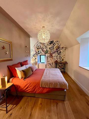 Chambre d’hôte pour 5 personnes, avec terrasse et vue ainsi que piscine et jardin à Montigné-le-Brillant