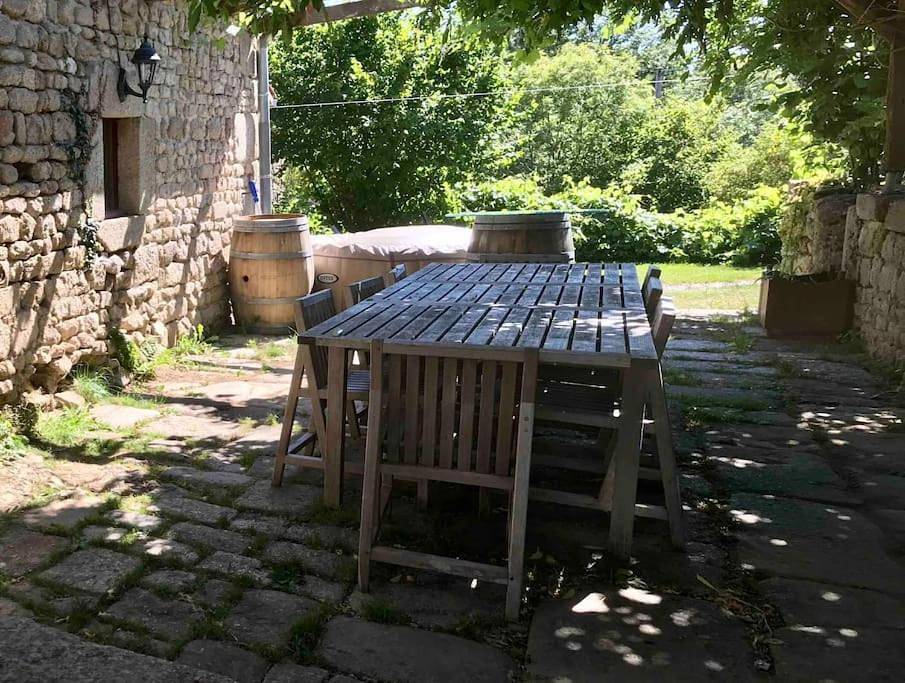 Six-Bedroom House in Saint-Médard-la-Rochette, Région d'Aubussargues