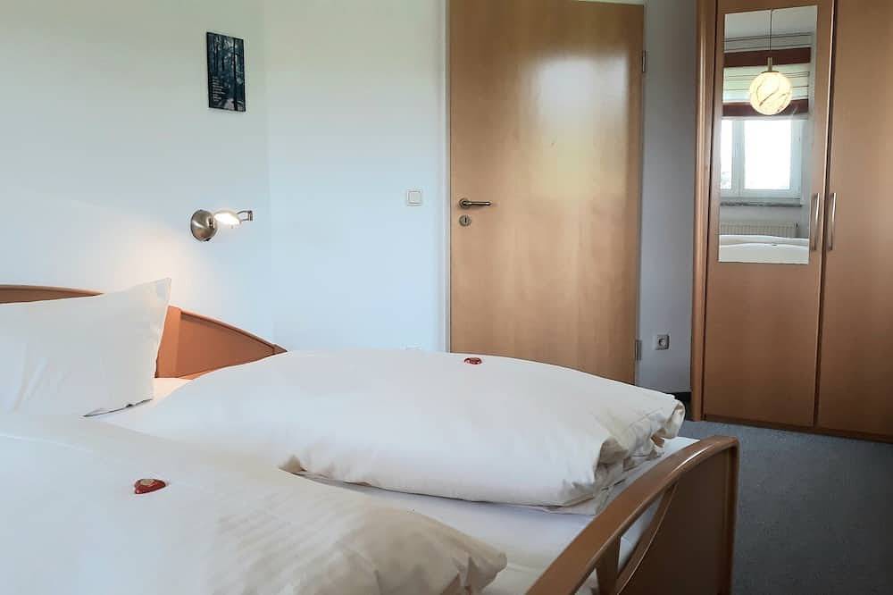Ganze Wohnung, Ferienwohnung auf dem Bauernhof mit Balkon und Panoramablick direkt am Waldrand in Naila, Landkreis Hof