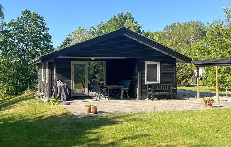 Feriehus for 6 personer, med badebasseng og terrasse i tillegg til hage, dyr tillatt i Silkeborg