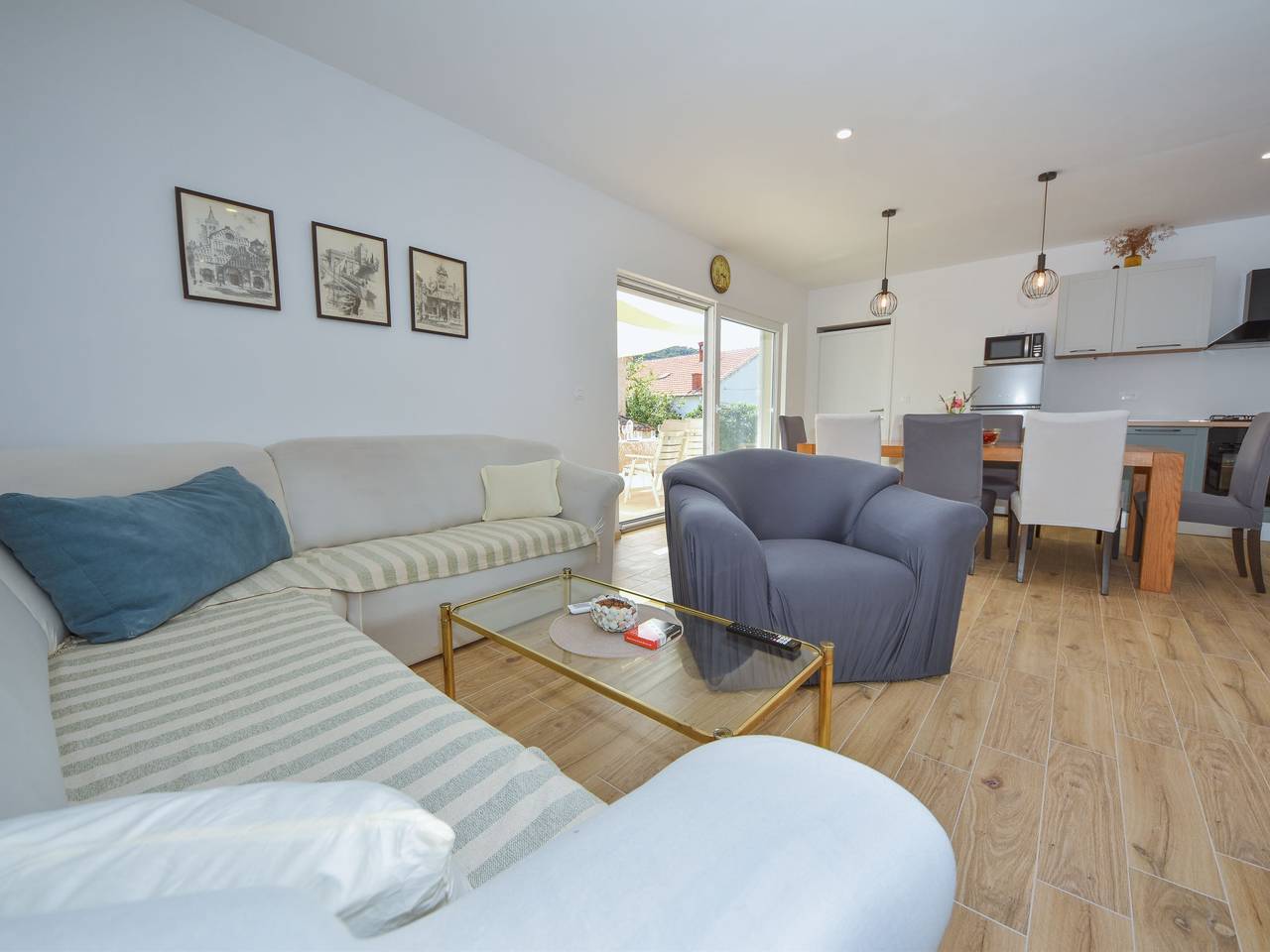 Pleasant dreams in Zadar (Kommun), Iz