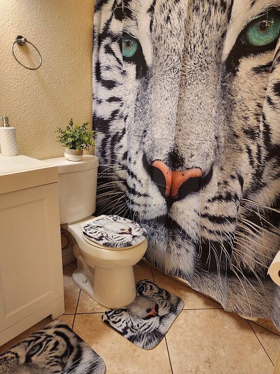 Spacious 5-Bedroom Retreat with Pool – Minutes from the Las Vegas Strip! in Winchester (NV), Nevada