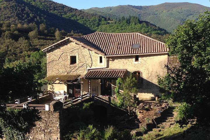 Location de vacances pour 6 personnes, avec Terrasse et Jardin à Les Plantiers