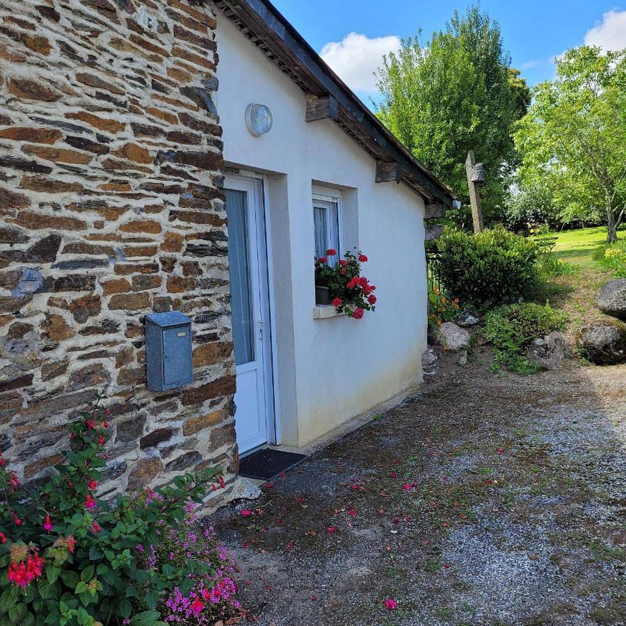 Appartement entier, One-Bedroom Apartment in Gouarec, Région de Guingamp