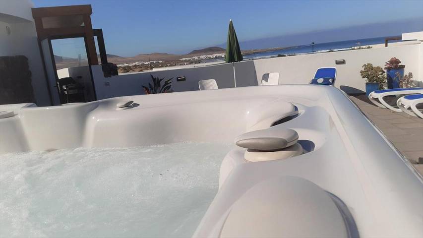 Location de vacances pour 8 personnes, avec jardin et jacuzzi dans Famara - 3