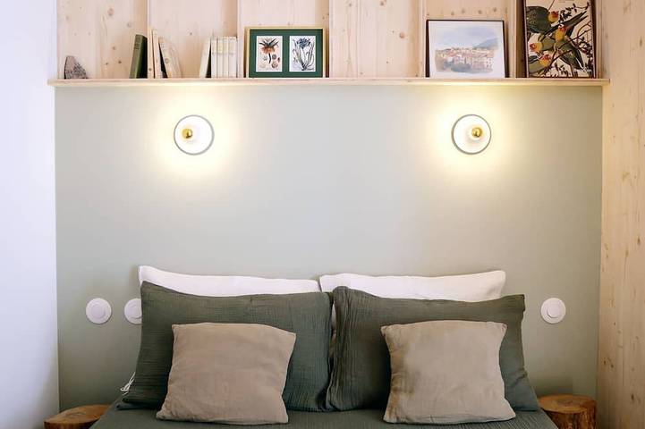 Ganze Wohnung, Cozy N'est house on historic courtyard-garden, close to station and city center in Besançon, Doubs