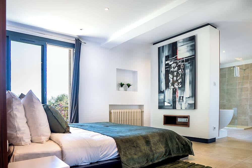Villa prestige vue mer avec voiturette de plage et service concierge ! in Carqueiranne, Côte méditerranéenne (France)