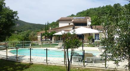 Gîte pour 2 personnes, avec terrasse et jacuzzi ainsi que jardin et piscine à Générargues