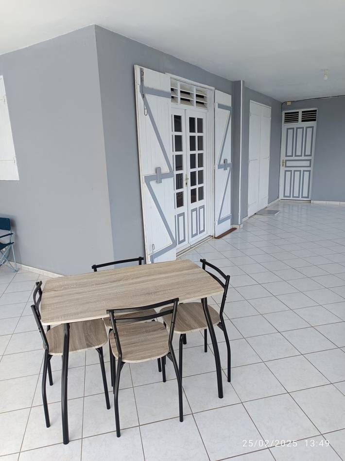 Gîte pour 8 personnes, avec jardin à Sainte-Rose - 2