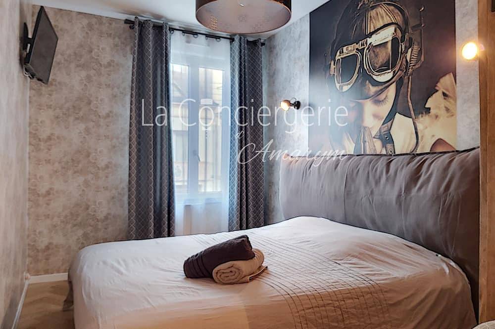 Entire apartment, Aa13 - Le Victor Hugo - séjour d’exception dans un appartement historique in Ault, Abbeville region