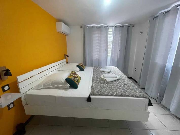 Gîte pour 4 personnes, avec terrasse et piscine à Le François - 3