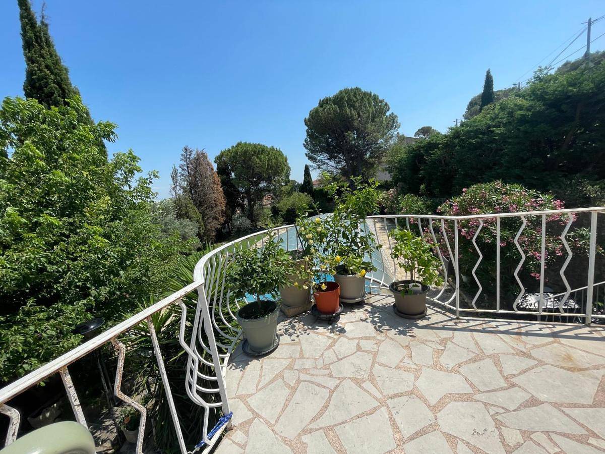 Orange villa in Orange, Vaucluse