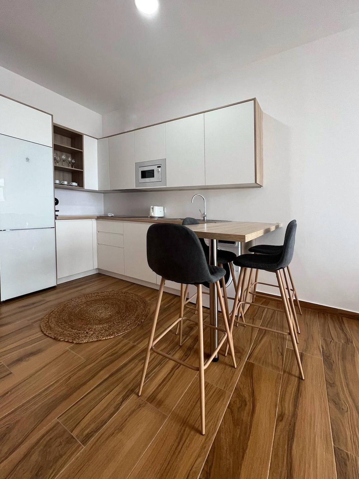 Entire apartment, Vacation Home "Jasmine L7" with Sea View & Wi-Fi in Adeje, South Tenerife