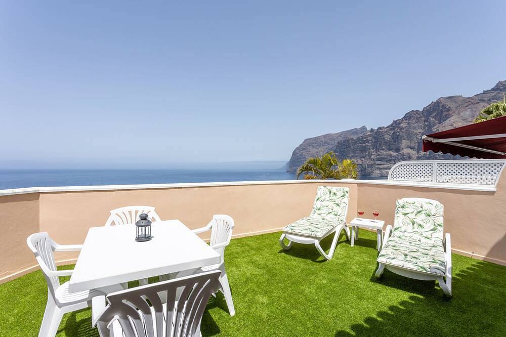 Entire apartment, Superb Location - Panoramic Sea & Cliff Views - Wifi - Air Conditioning Unit in Playa de los Guíos, Santiago del Teide