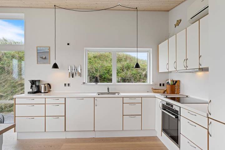 Gemütliches und strandnahes Ferienhaus mit Kaminofen in Hvide Sande, Holmsland Klit