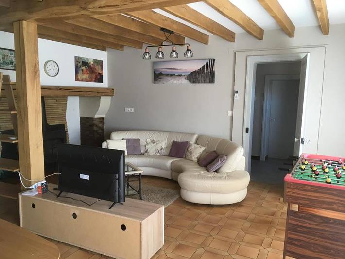 Gîte pour 4 personnes, avec terrasse et vue à Saint-Loubouer