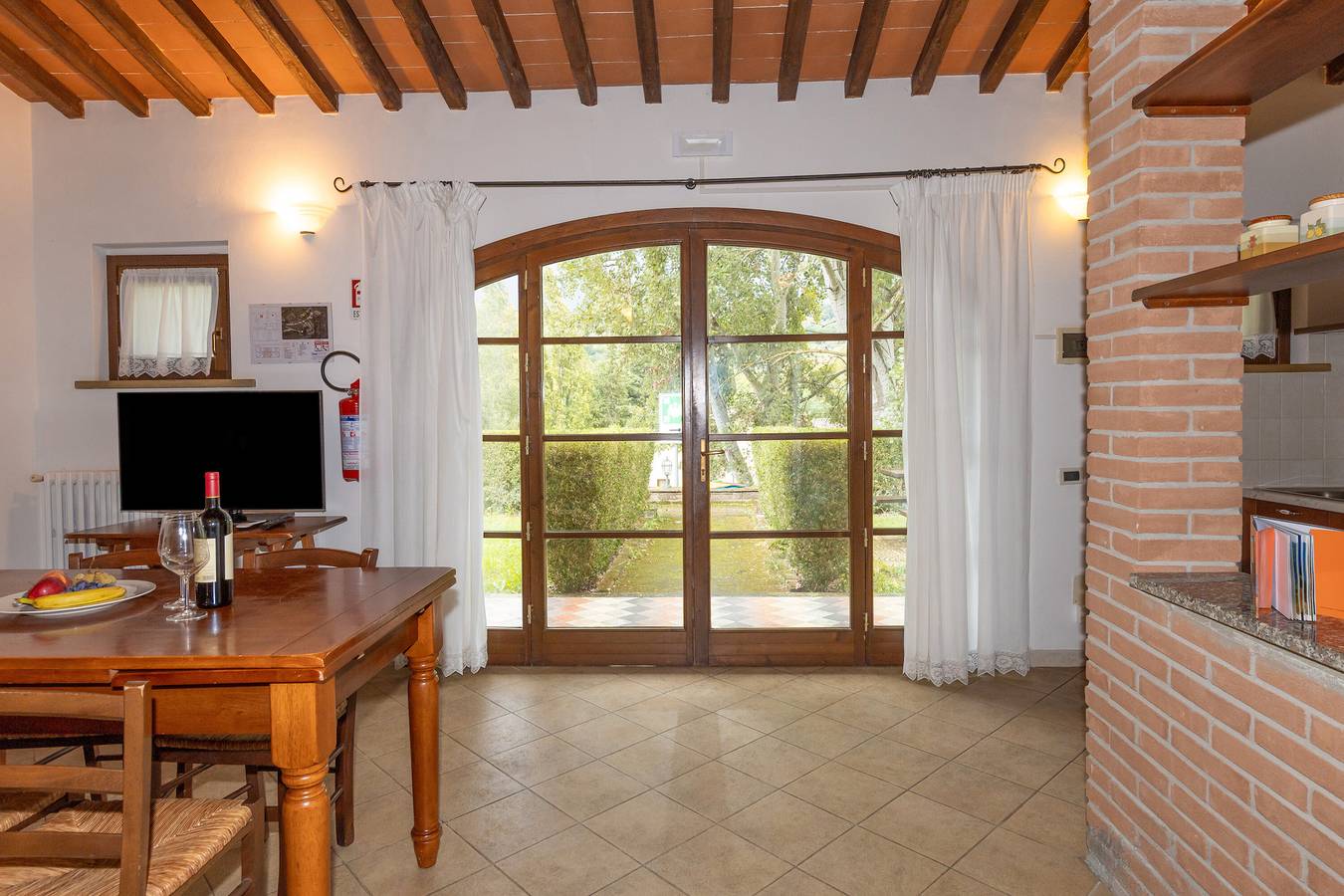 Apartamento entero, Apartamento 'Convolvolo' con piscina compartida, Wi-Fi y aire acondicionado in Santa Luce, Costa de la Maremma