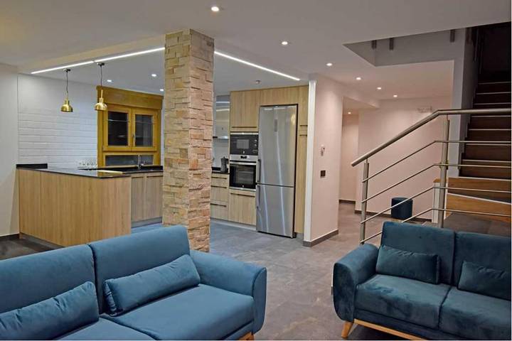 Casa de vacaciones para 11 personas, con piscina además de jardín y vistas, Se admiten mascotas en Comarca de Soria - 2