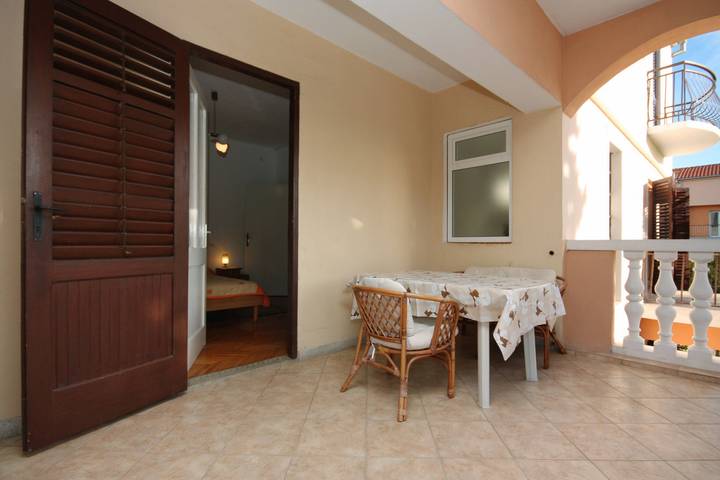 Apartament wakacyjny dla 4 osób, z balkon/ taras w Biograd na Moru