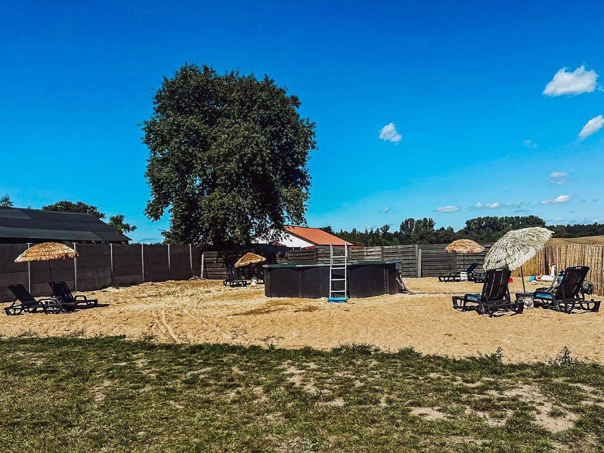 Domek letniskowy 6-osobowy całoroczny nad jeziorem Wilczyńskim, basen, jaccuzi, kajaki rowerki wodne bezpłatnie, duży plac zabaw i wiele udogodnień in Wielkopolska