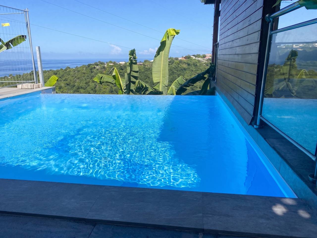 Encantador Bungalow con Vista al Mar en Marigot, 60 m², Piscina. in Vieux-Habitants, Guadalupe