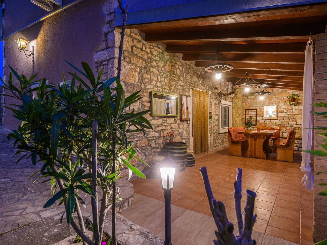 Mit Garten, Terrasse und Grill in Krnica, Marčana