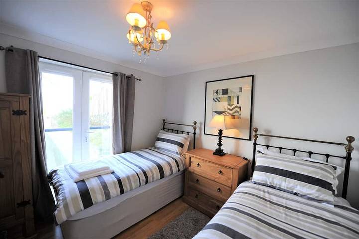 Apartamento entero, Apartamento con vistas al mar de South Sands Beach, Salcombe con estacionamiento para 2 autos. in Salcombe, Devon