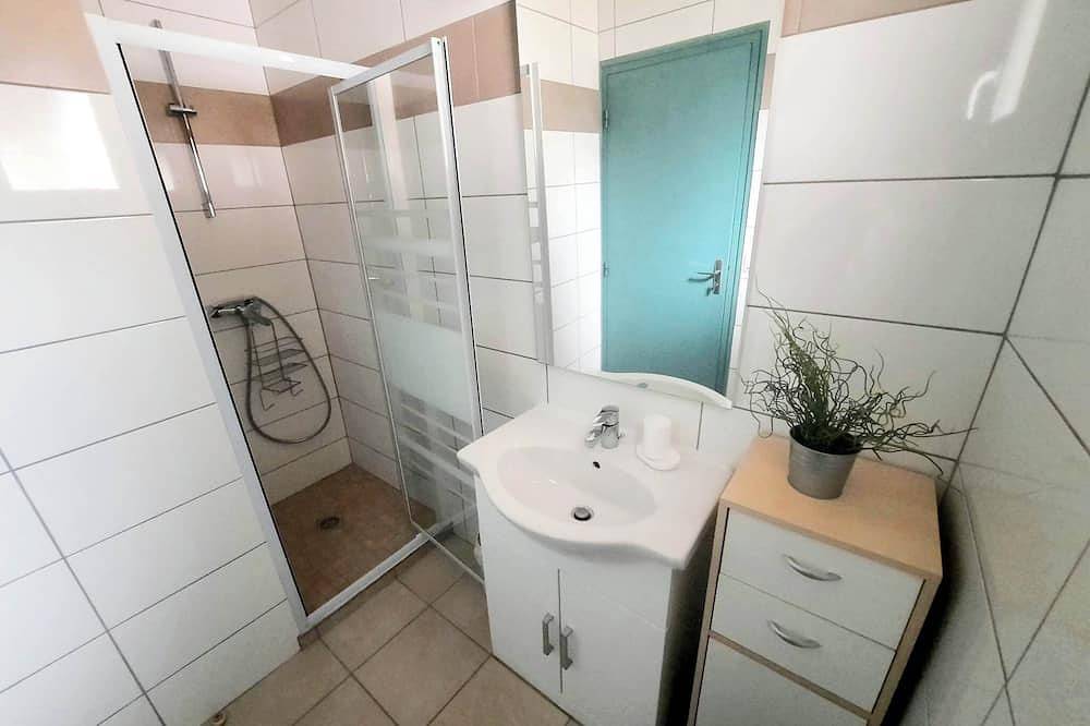 A Balazuc (village classé) : gite 4 p + piscine et rivière ! in Balazuc, Ardèche