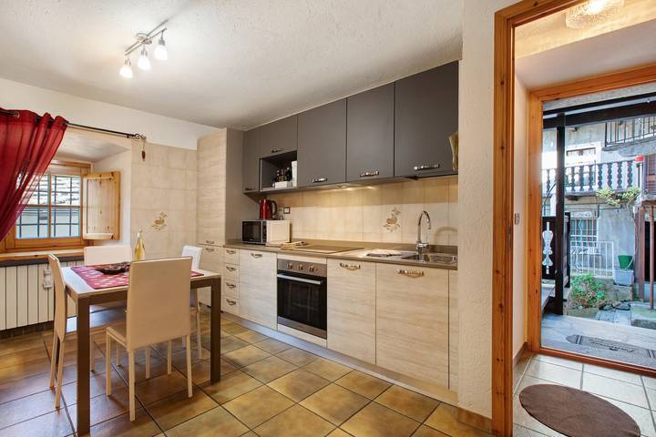 Hel studio-lejlighed, Studio 'Landa' with Balcony and Wi-Fi in Gressan, Comune di Gressan