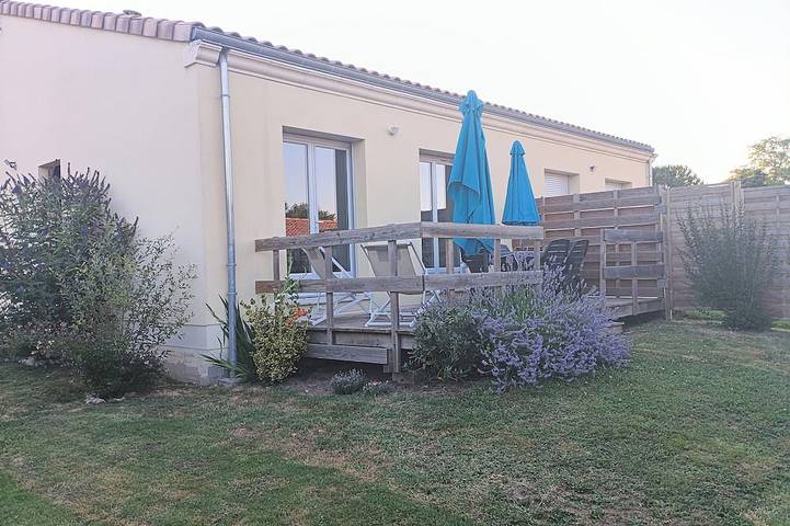 Location de vacances pour 6 personnes, avec jardin et terrasse à Saint-Ciers-d'Abzac