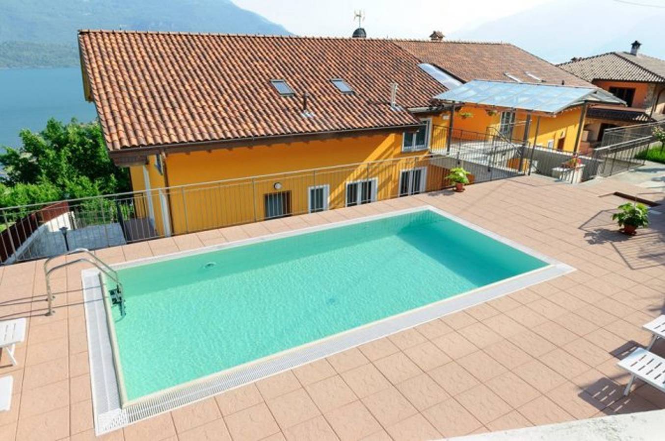 Geheel appartement, Gezellig appartement met uitzicht op het meer in Domaso, Comomeer