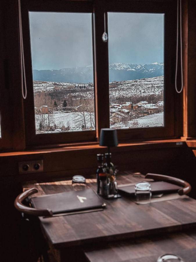 Le Mirasol Appart-hôtel in Enveitg, Parc naturel régional des Pyrénées catalanes