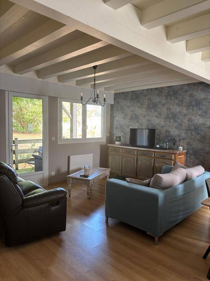 Location de vacances pour 2 personnes, avec Balcon et Terrasse ainsi que Jardin et Vue dans Asnières-sur-Nouère