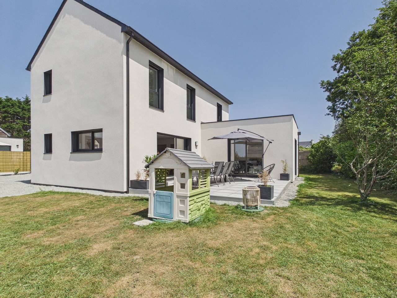 Plage à 500m, jacuzzi, jardin et terrasse in Trévignon, Trégunc