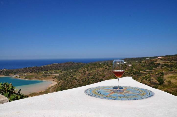 Casa vacanza per 4 persone, con vista lago e panorama nonché giardino in Isola di Pantelleria (Italia)
