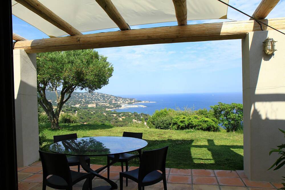 Appartement entier, Vue Exceptionnelle Sur Mer - Appartement 75 M2 Entierement Renove in Sainte-Maxime, Côte méditerranéenne (France)