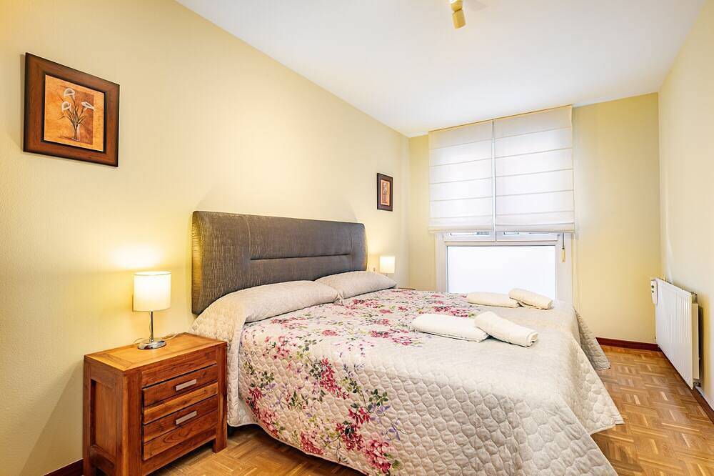 Entire apartment, Apartment 'La Vera Del Sella' with Mountain Views and Wi-Fi in Cangas de Onís, Asturias Province