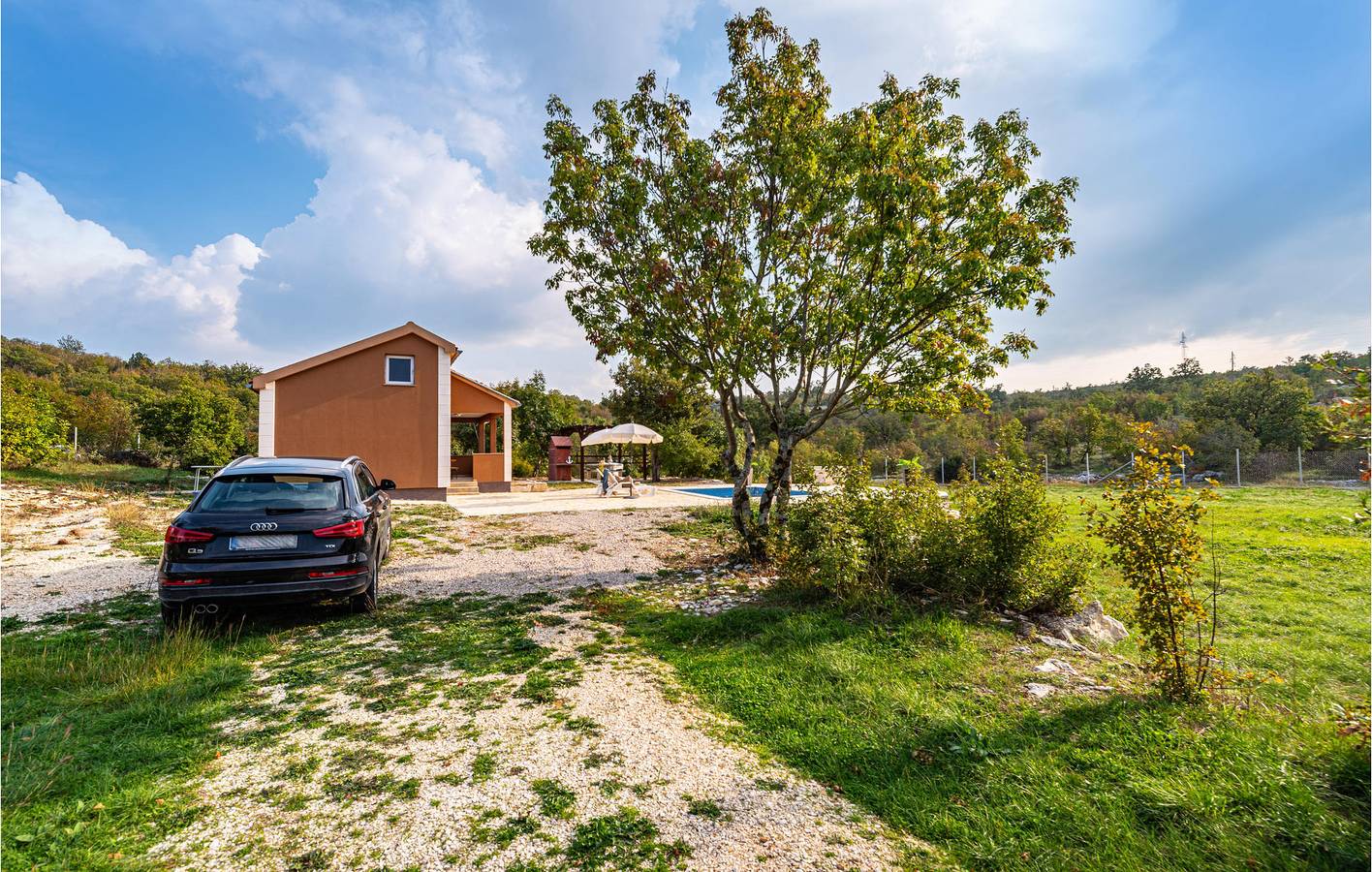Gemütliche Ferienwohnung mit Pool, Terrasse und Küche in der Nähe von Parkplätzen in Obrovac, Zadar