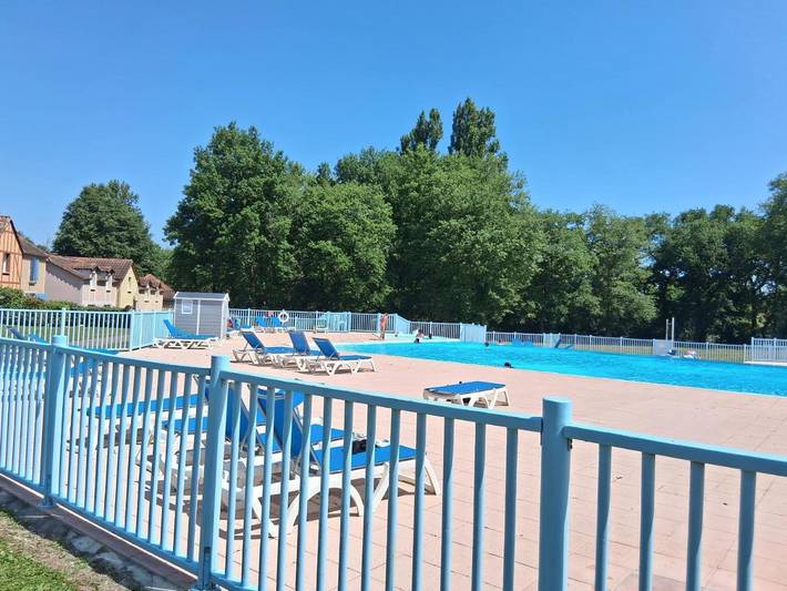 Appartement de vacances pour 4 personnes, avec jardin ainsi que piscine et jacuzzi
