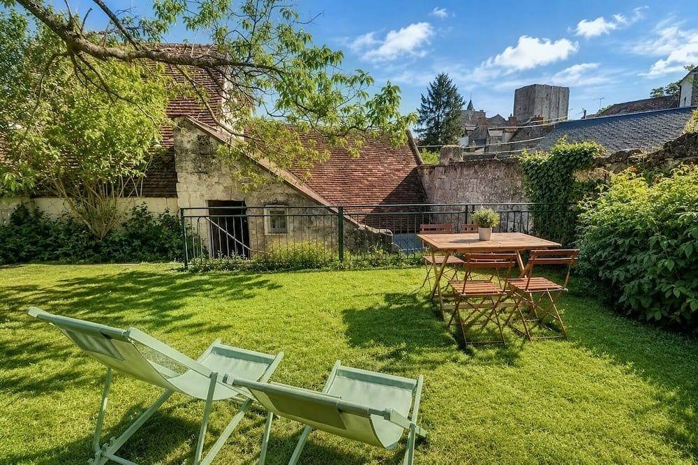 Apartamento entero, Maison avec jardin suspendu - vue sur le Donjon in Loches, Loches region