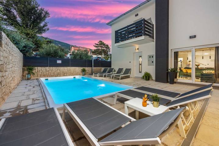 Ferienhaus für 8 Personen, mit Balkon und Balkon/Terrasse sowie Terrasse und Garten in Baska