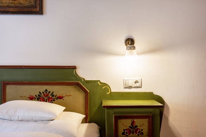 Entire apartment, Apartment 'Biohof Maurer Apt Bergblick' with Mountain View, Shared Garden and Wi-Fi in Tschöfas, Lajen